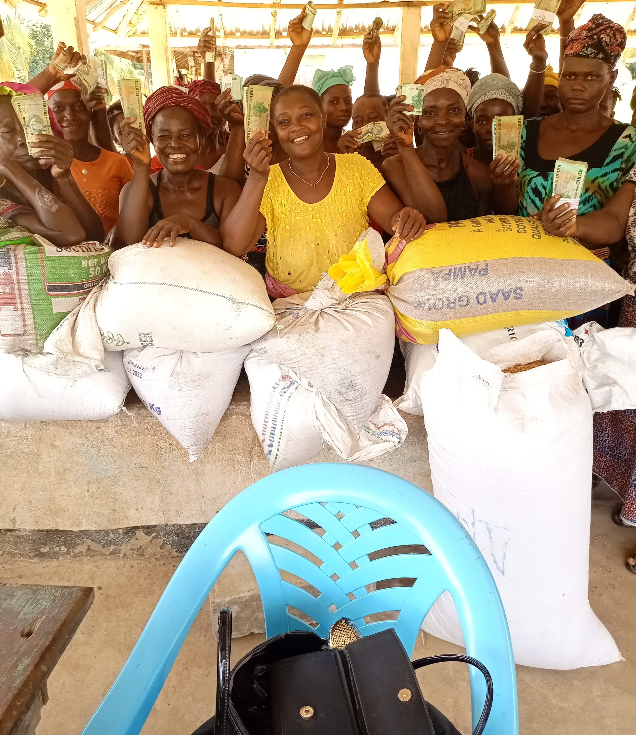 distribution of seedrice to women groups